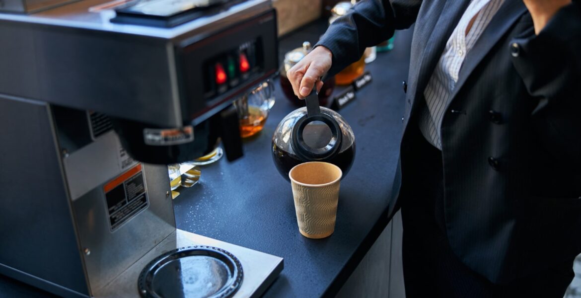Jak wybrać idealny ekspres do kawy dla Twojej firmy?