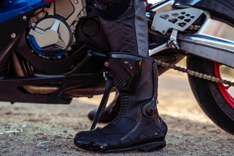 Jak zadbać o jednoślad i wybrać odpowiednie akcesoria motocyklowe?