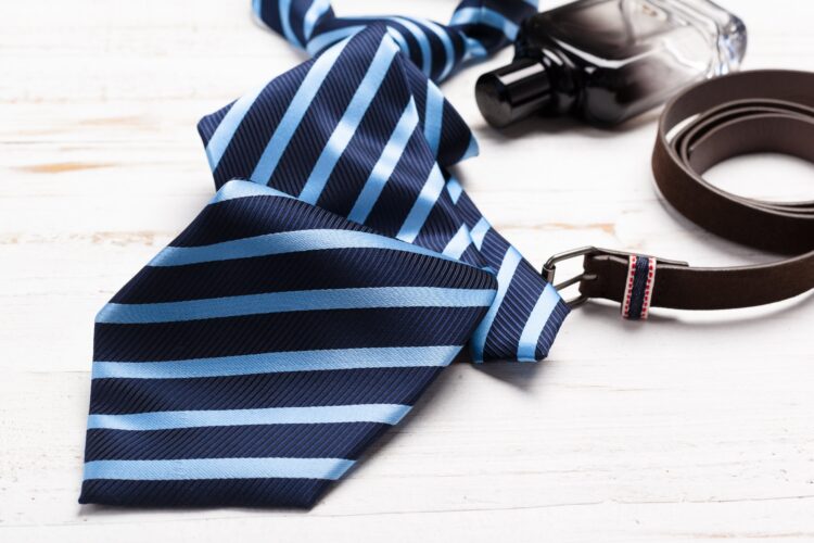 Ręcznie szyte krawaty na miarę Twojego stylu: gdy jakość spotyka elegancję